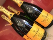 Aux-Delices-De-Kinsy-Ferrari-30